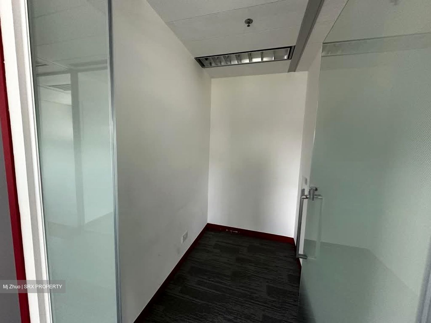 Gateway West (D7), Office #544182391